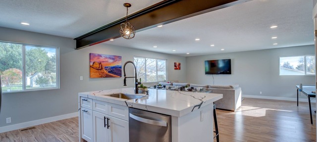 Large Group Getaway | Hot Tub, Games & Pickleball in American Fork