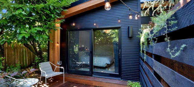 Location, style and space! - Midcentury Modern Home - Steps from Restaurant Row in Portland