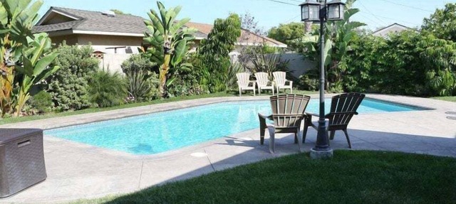 Lovely Anaheim Pool Home: 2 Ensuites, 1 Mi 2Disney in Anaheim