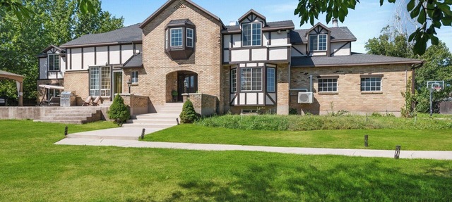 Luxurious Mansion w Orchard & Double Pickleball & Spa in Riverton