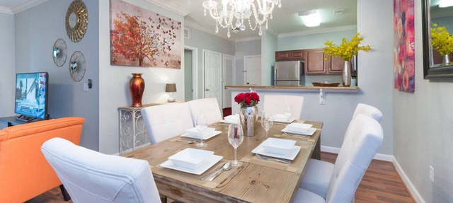Magnificent Award Winning Newly Renovated Condo Near Disney 2+2 Great Amenities in Davenport