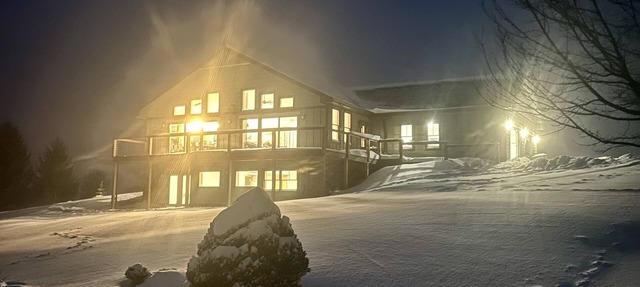 Modern Cabin Facing Canaan Valley Ski Slopes in Davis