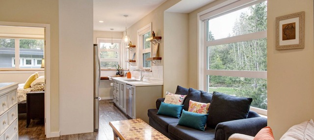 Modern Guesthouse on Galloping Goose close to Sooke Potholes in Sooke
