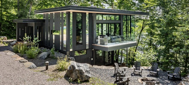 Modern new 4 bed 3 bath cottage on Bruce Lake, SE Exposure, 370ft frontage in Port Carling