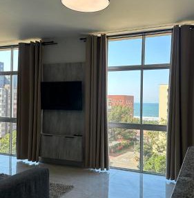Modern Ocean-View Apartment in Durban