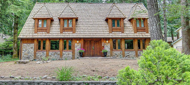 Mt. Hood Alpine Chalet w/hot tub, kid & dog friendly in Rhododendron