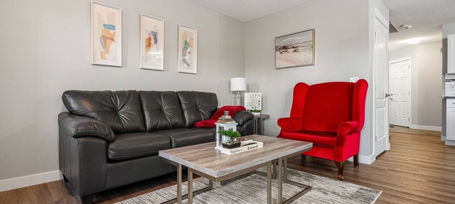 New Edmonton House 10 mins to Airport, Super close to best places in Edmonton in Edmonton