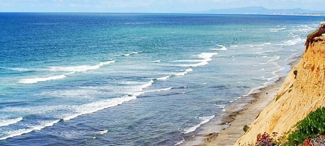 Oceanfront Dolphin Views at the Edge of the USA. 2-Bed 1-Bath Pet-Friendly. in Encinitas