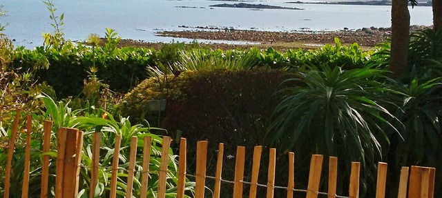 Panoramic view of Morlaix Bay, 50m from the beach. in Roscoff
