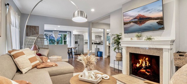 Peaceful Upper Unit in Edmonds | Mins to Ferry in Edmonds