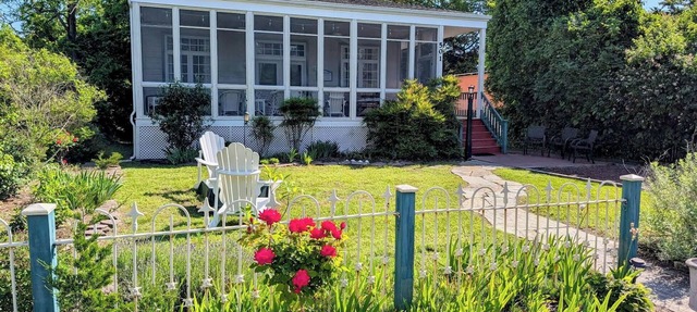 Pristine, Cozy, 4 bedroom Beach Cottage with a 40 foot screened in front porch! in Cape May Point