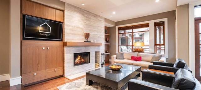 Private Hot Tub | Garage | AC | Secure mud room in Whistler