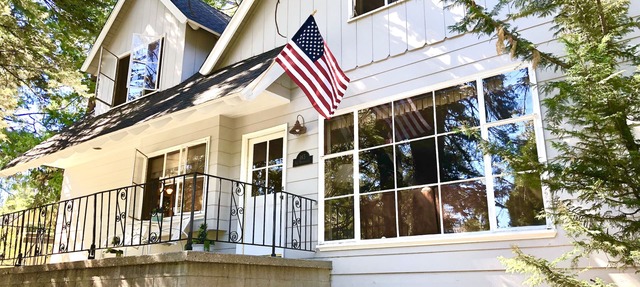 Relaxing, Mid-Century Cabin, Lake Access and Family Friendly in Lake Arrowhead