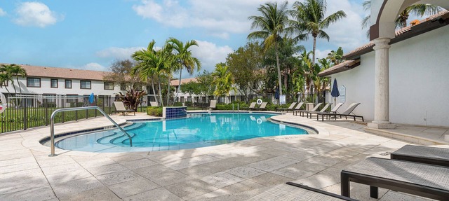 Renovated Townhome with King & Lakeview in Delray Beach