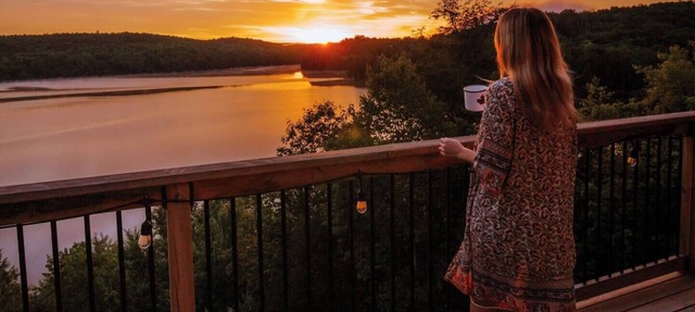 Rustic-Luxury Waterfront Cottage Getaway on Kennisis Lake Stunning Elevated View in Haliburton