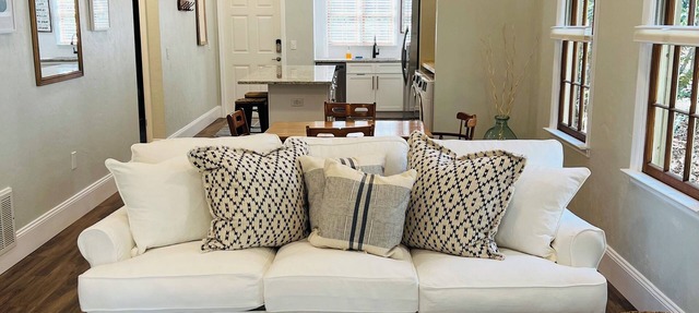Single Story Freshly Renovated Townhouse Adjacent Haile Village Stocked Kitchen in Gainesville