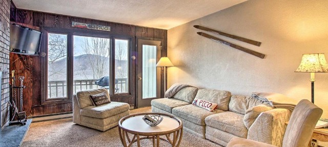 Ski-In and Ski-Out Pico Mountain Townhome with Fireplace in Killington