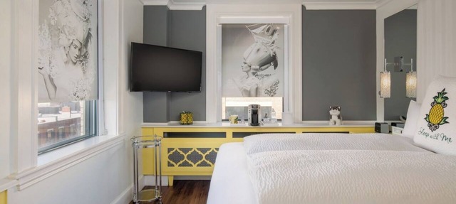 South End Corner King, Staypineapple, Great Location, Ideal for City Exploration in Boston