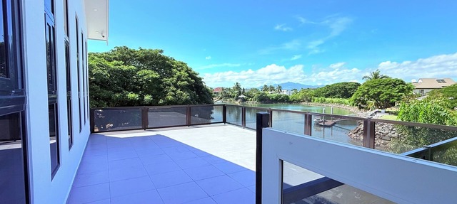 Spacious 5-bedroom bungalow in charming Fantasy Island, Nadi in Nadi