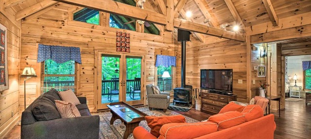 Spacious Pet-Friendly Cabin in Sky Valley! in Dillard