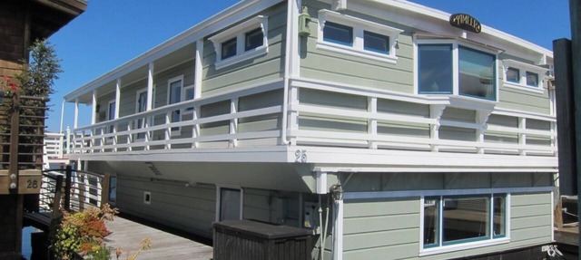 Spectacular 3Br/2Ba Houseboat! Incredible views! 31 day minimum in Sausalito