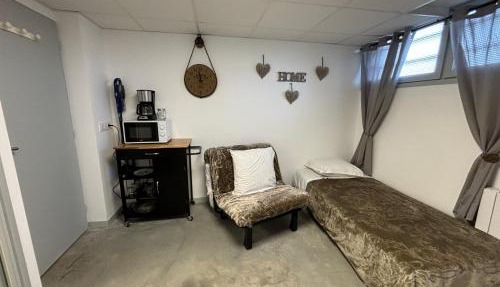 Studio, quiet and secure in ZA in Chaingy