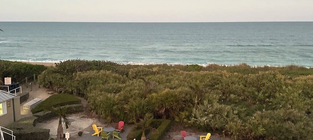Stunning Oceanfront View 2BR Heated Pool steps to Beach & Tiki Bar Resort Access in Stuart