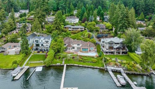 Stunning Waterfront Mansion with Pool and Hottub in Mercer Island