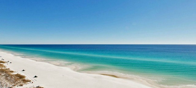 SUGAR WHITE SAND! RIGHT ON THE BEACH! GREAT VIEWS! FAMILY FUN! #1815 DESTIN in Destin