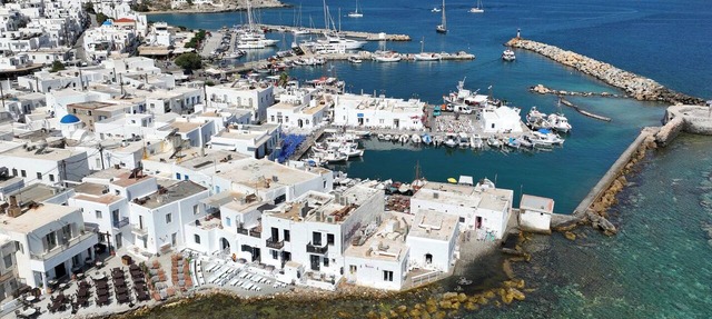 Sun-Kissed Sailing Adventure in the Stunning Islas Cícladas in Paros