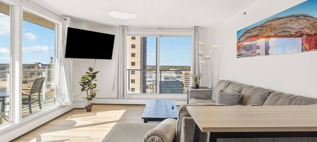 THE BRADSHAW - 18th-floor 2 Bed Downtown Condo in Saskatoon