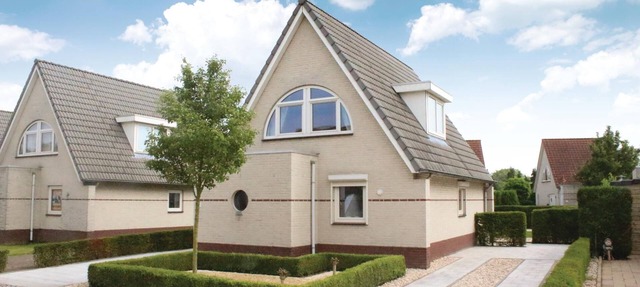 This inviting vacation home in Stevensweert is located in vacation park Porta Isola, a beautiful vac in Stevensweert
