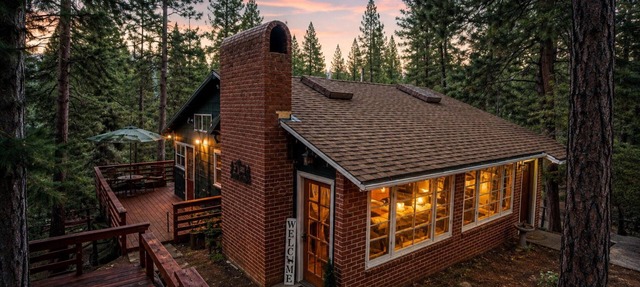 TOP RATED BASS LAKE - YOSEMITE GETAWAY ONE BLOCK FROM LAKE. in Bass lake