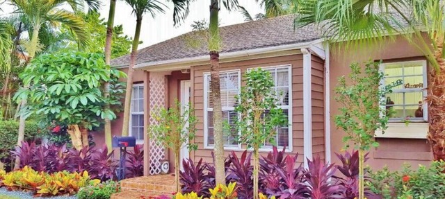 Tropical Bungalow with Pool in West Palm Beach