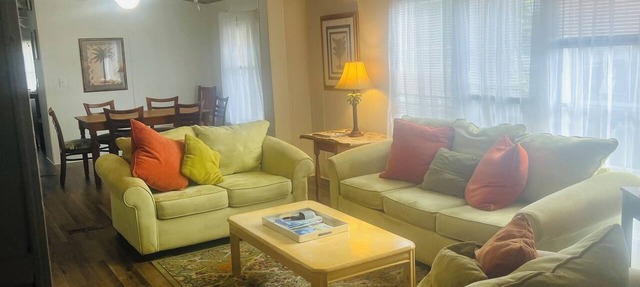 Walk to D-Town Events, Markets. Close to Beaches,Songwriters Festival & NAS! in Pensacola
