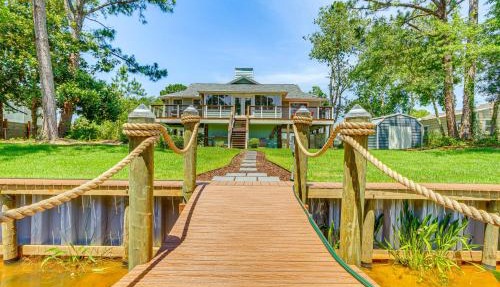 Waterfront Florida Vacation Rental w/Boat Dock in Milton