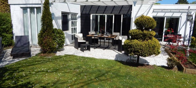 Wunderschönes freistehendes Ferienhaus, an der See, Sauna, Strand & Yachthafen, WLAN in Bruinisse