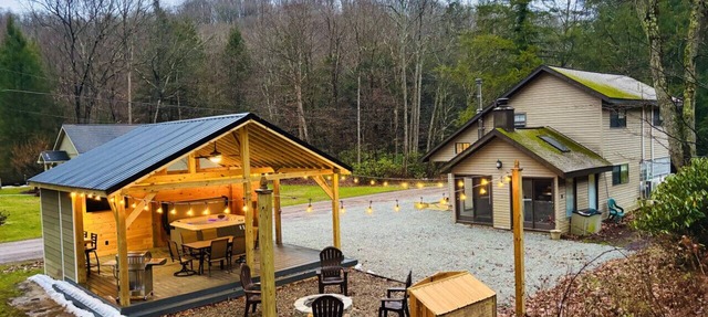 Yough Lake Streamside Cottage w/Hot Tub, Pavilion, Firepit in Confluence