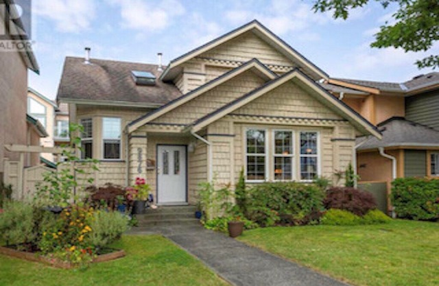 Seventh St Cottage in the Heart of Sidney BC 'Furniture & photos to follow' in Sidney