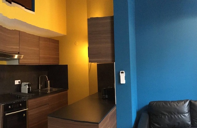 Studio-Basic-Ensuite with Bath-City View-Duplex - Studio 11 in Nice