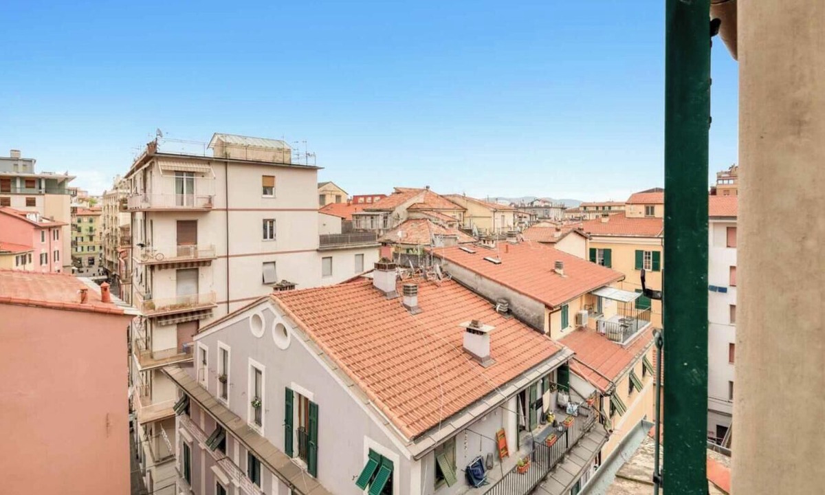 La Spezia Historic Centre Apartment | elcome to Le Dimore dei Fiori,your corner of paradise in the heart of La Spezia with our renovated apartments, designed to offer you a stay in comfort and style.Each apartment is tastefully furnished, combining modern and functional elements to make you