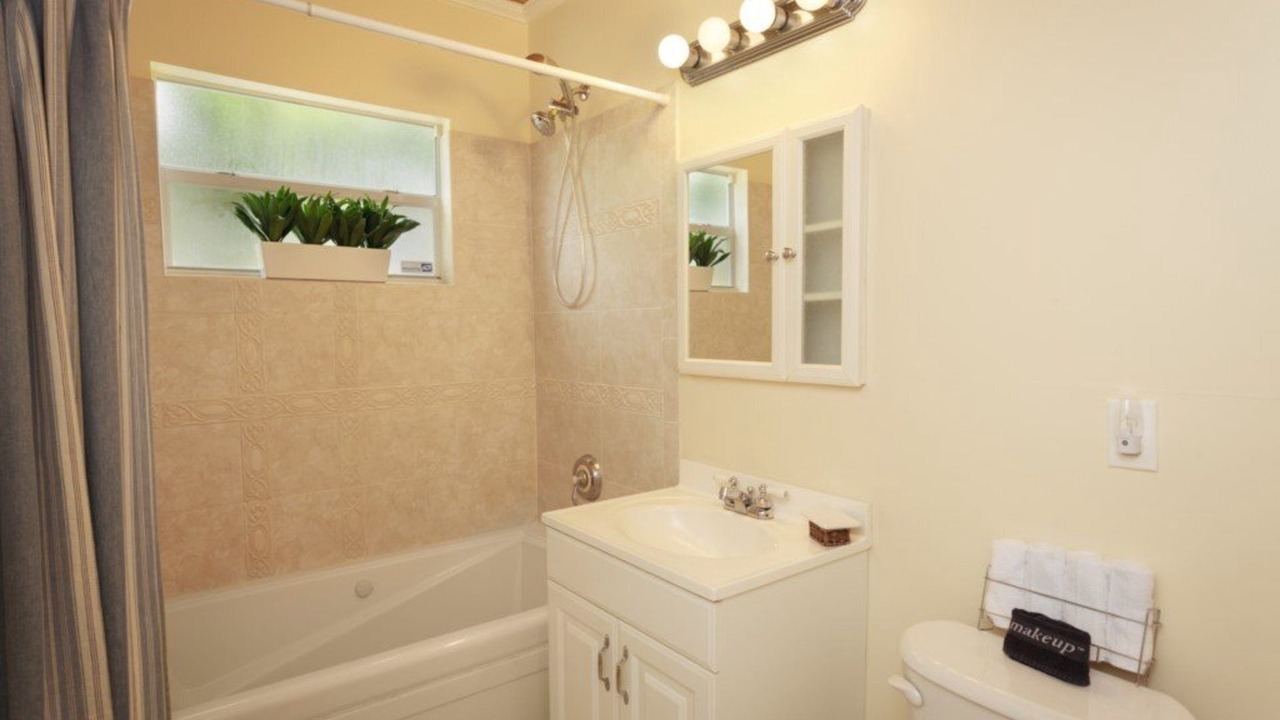 Photo of Bathroom in Flamingo Parks