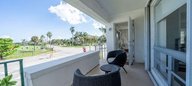 Golf Course Views - 2bd/2ba in Lake Worth