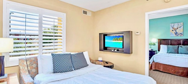 Cozy 1BR Condo w Pool - Near Universal Studios in Orlando