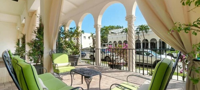 Heart of Palm Beach - free parking included, security safe, next to Breakers in Palm Beach