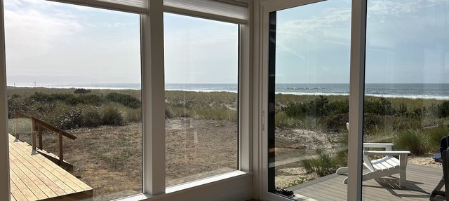 Ocean front 4 bedroom home. in Rockaway Beach