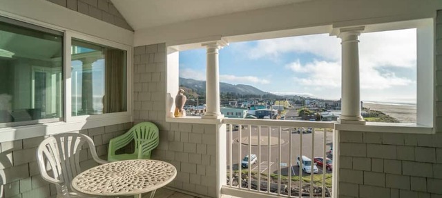 ON the beach in Rockaway with panoramic views! in Rockaway Beach
