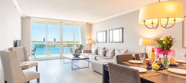 Cozy and spacious condo with amazing intracoastal views. WIFI + Parking in Sunny Isles Beach