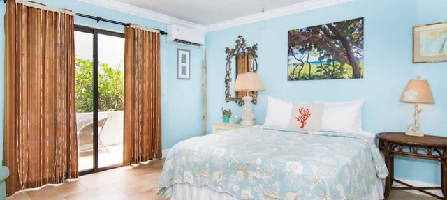 Hidden Gem. Steps to Beach. Long & Short Term. Pet friendly. in Juno Beach