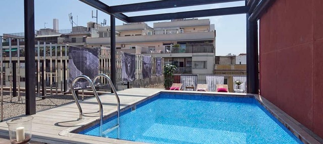 Stylish flat with a Community Swimming Pool for 8 in Barcelona